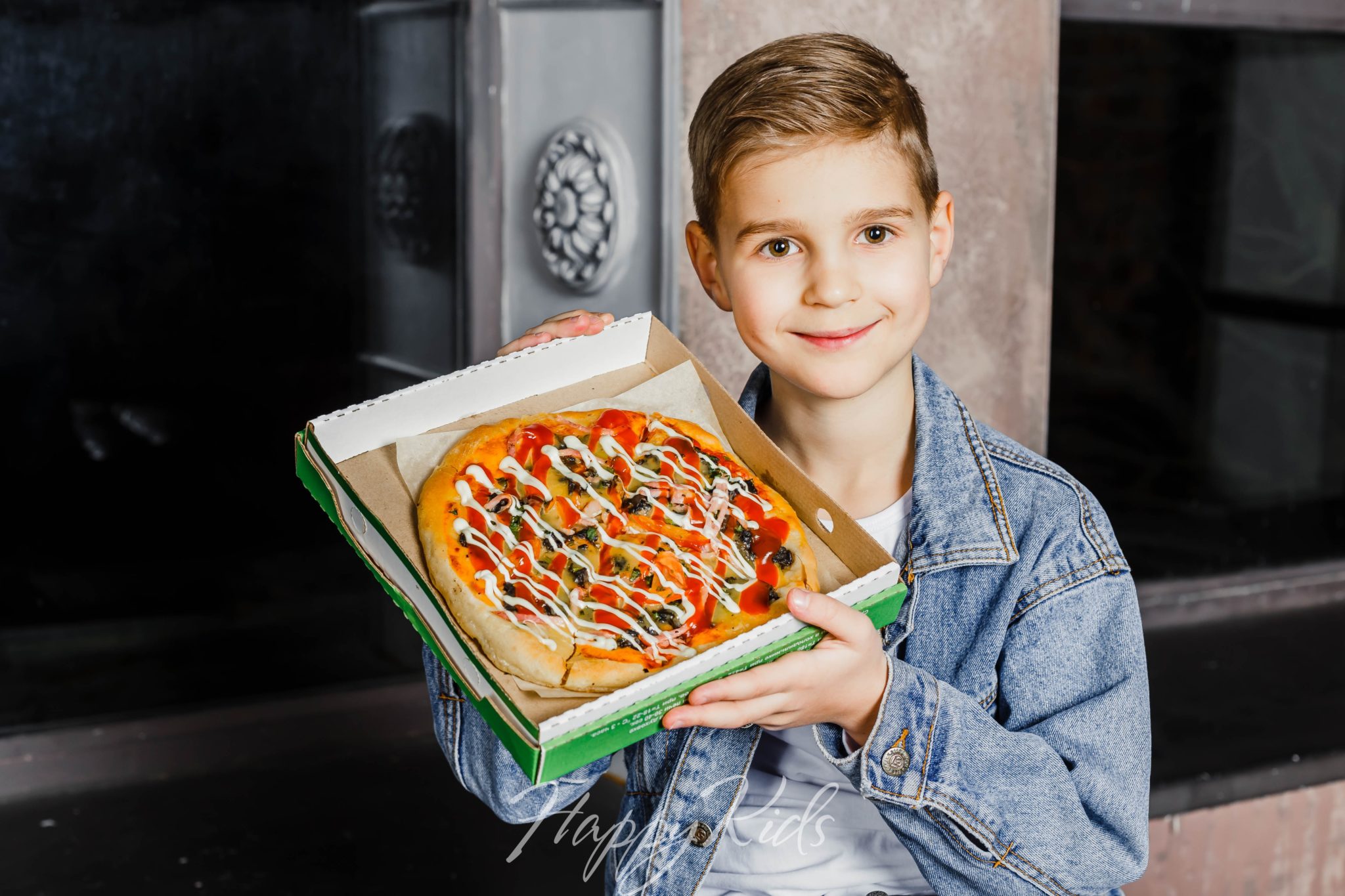 Сходить с ребенком минск. Happy pizza знаменитости. Happy Kids Минск. Happy Kids Минск Лиза. Children Happy pizza.